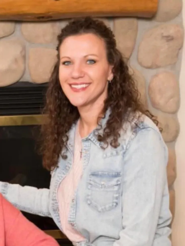 Holly Anderson-Hintz